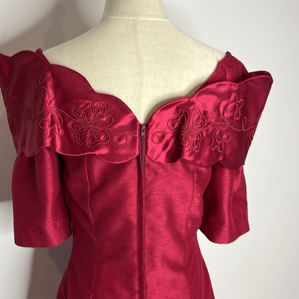 Jiuliani Rick fed maroon cocktail dress - Picture 5 of 11